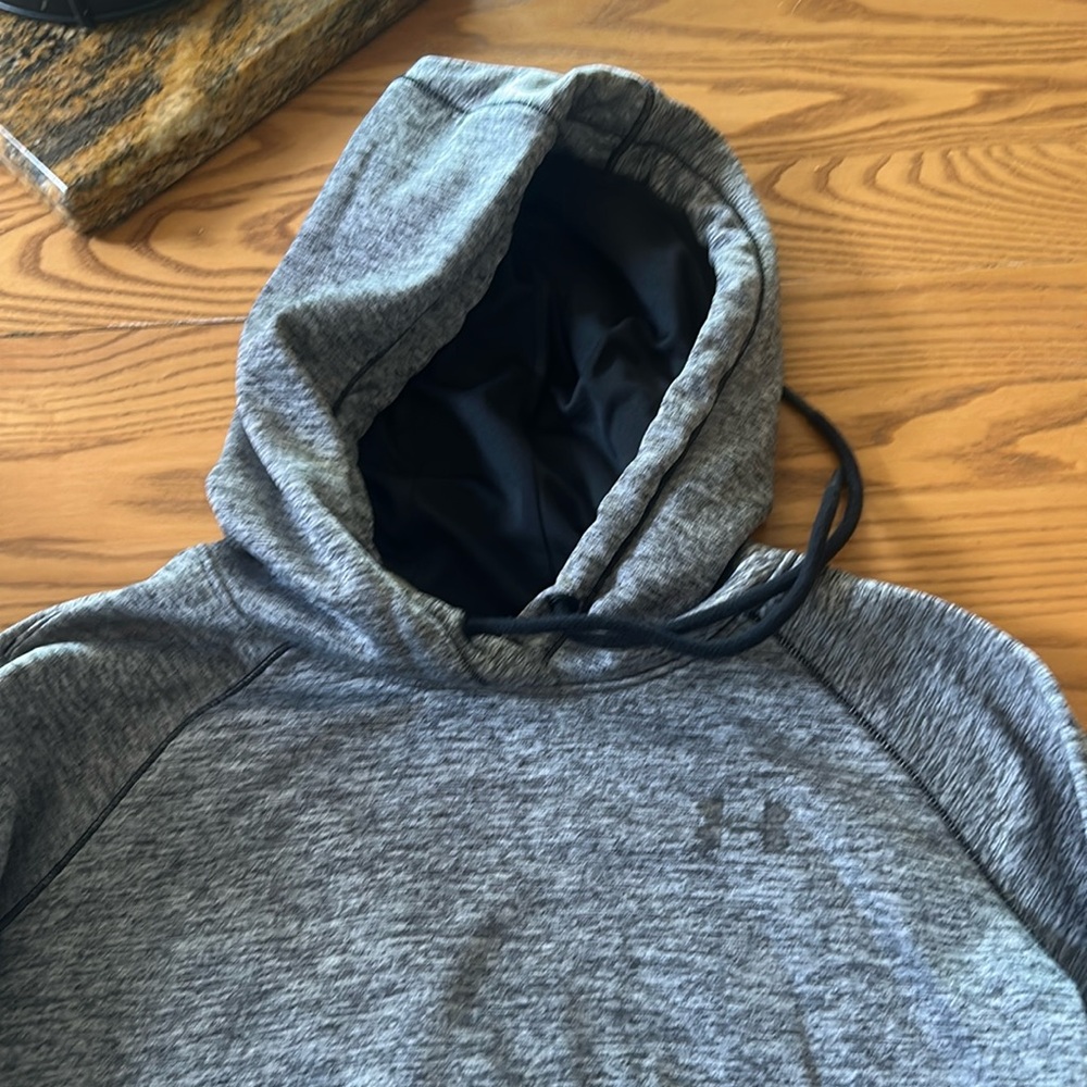 Women’s under Armour hoodie size medium